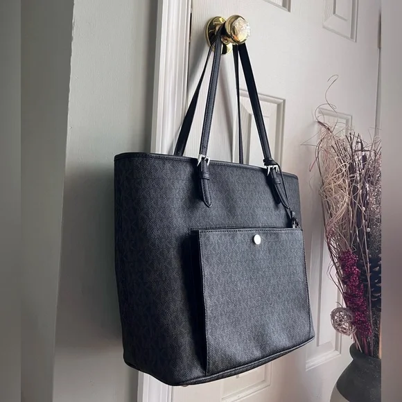 🖤Michael Kors Signature Black Tote Bag🖤 - Picture 3 of 14